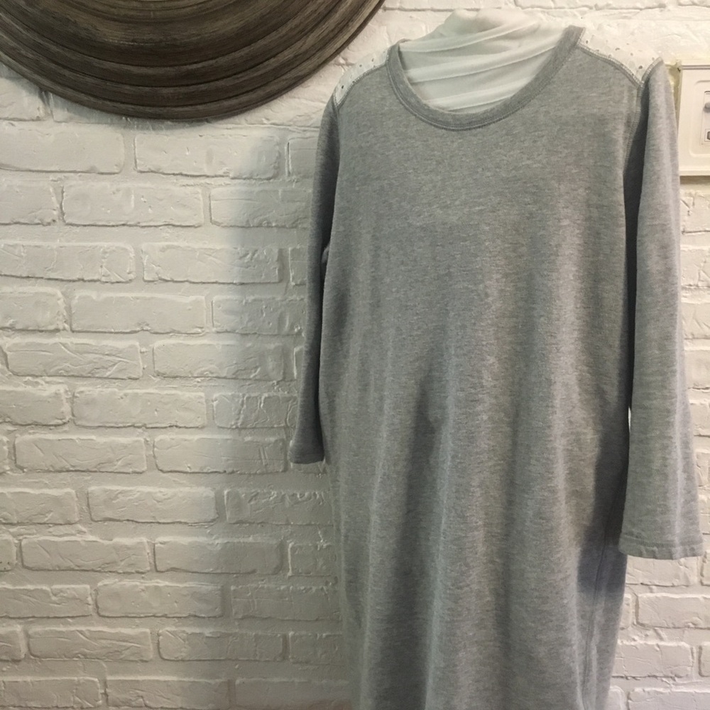 Gap gray sweatshirt dress with white floral detail